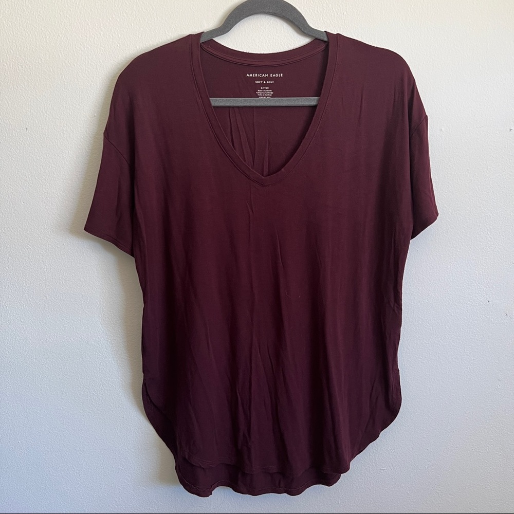 AMERICAN EAGLE | Soft & Sexy V-Neck — Burgundy